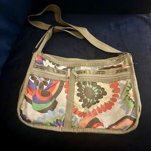 Le Sportsac Deluxe Everyday Bag